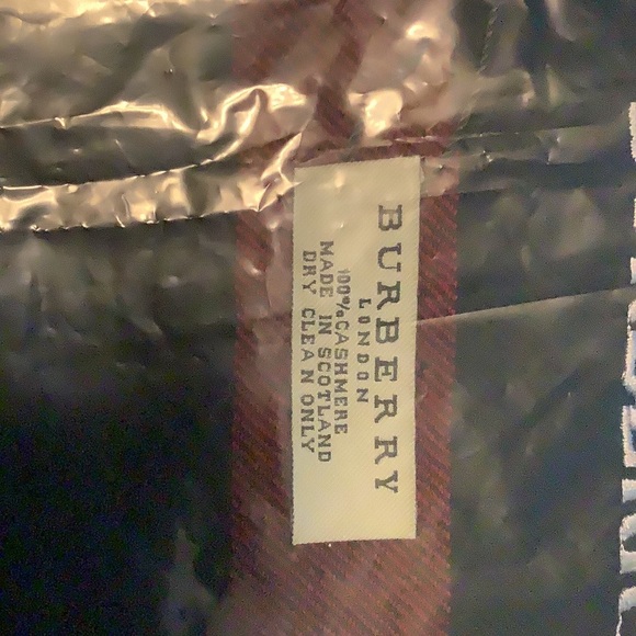 Burberry check scarf 100% Cashmere super soft. BNIB - Picture 3 of 8
